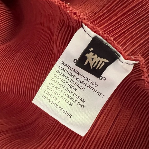 Elegant Red and Yellow Plisse pleats Wrap Cardigan - Picture 8 of 10